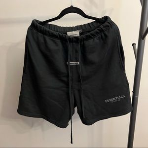 Essentials shorts ss21